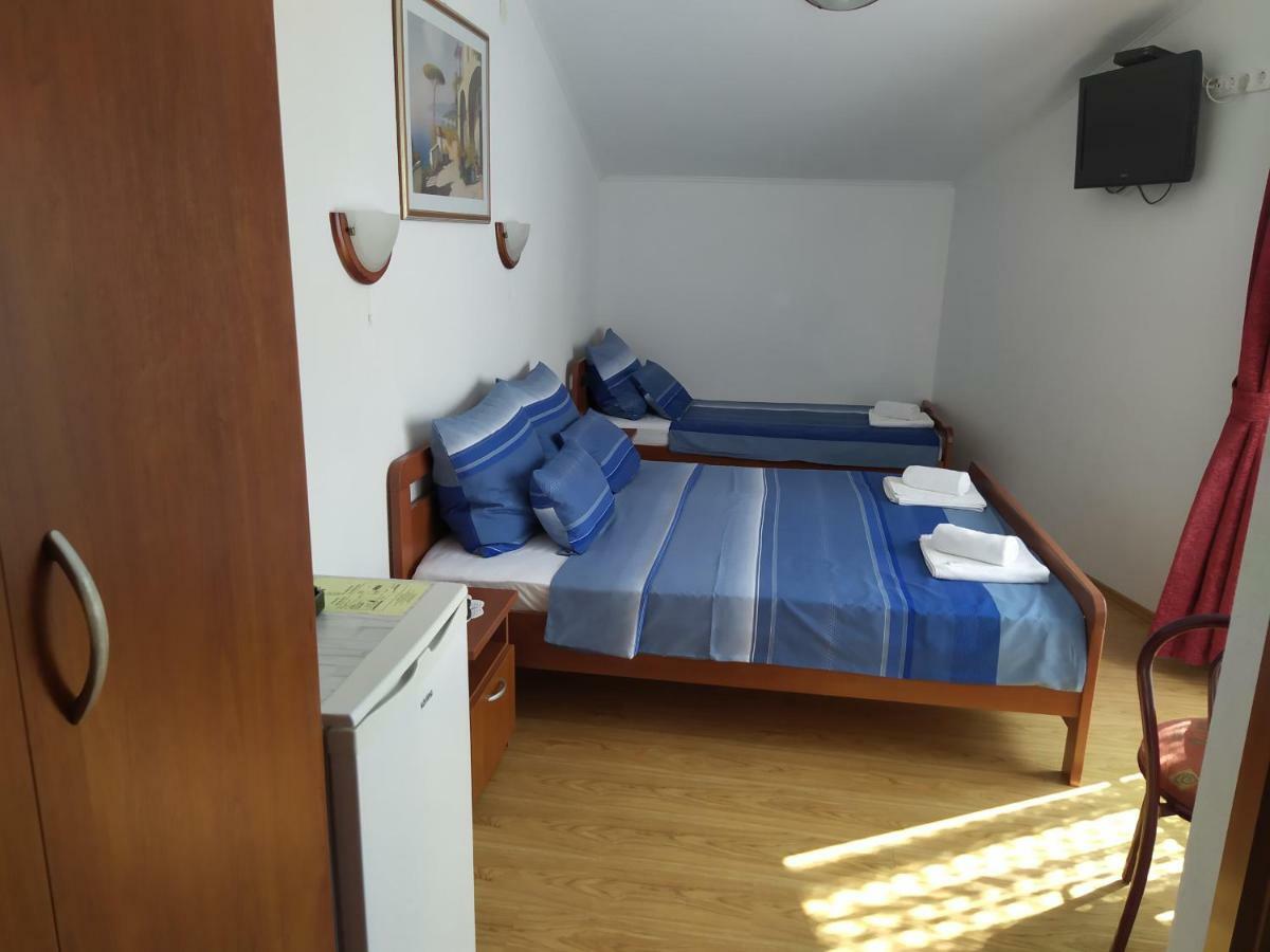 Pansion Ribica Hotel Crikvenica Exterior foto